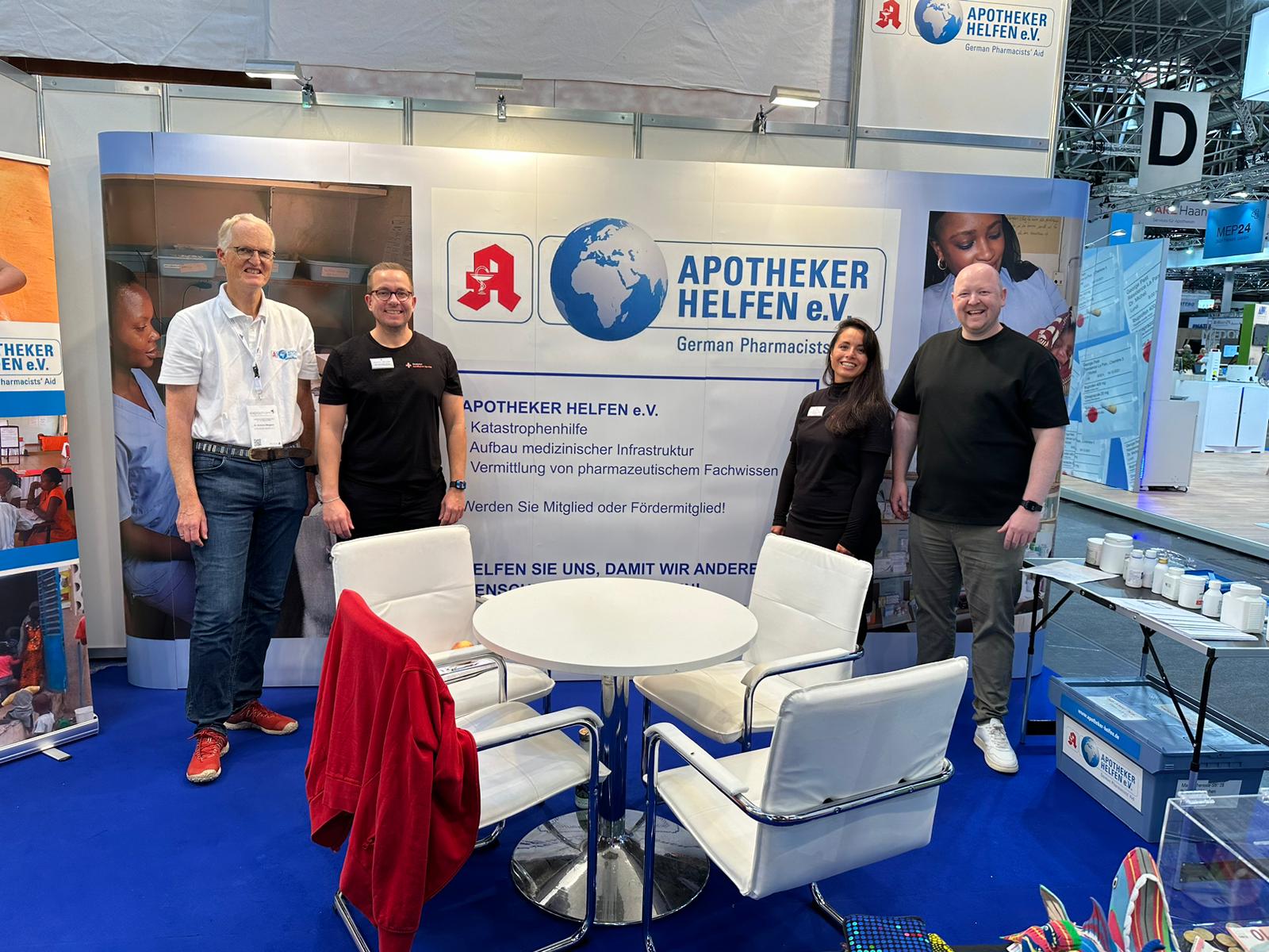 Team Deutscher Apotheker Service am Expopharm Stand von Apotheker Helfen e. V.