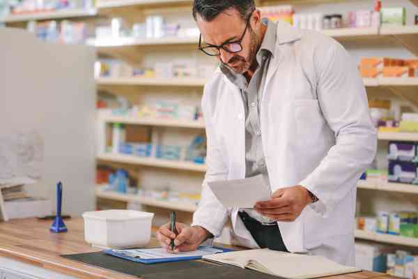Selbstst&auml;ndig mit einer Apotheke: Gr&uuml;nden oder &uuml;bernehmen?